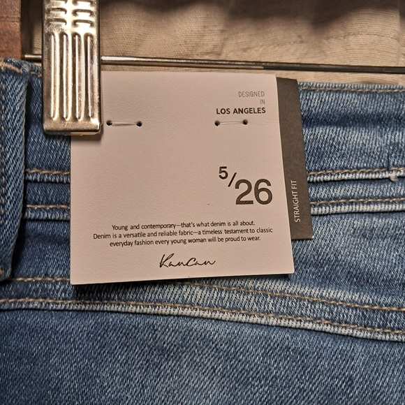 NWT KanCan Distressed Straight Fit Jeans Size 5/26 - Picture 3 of 5